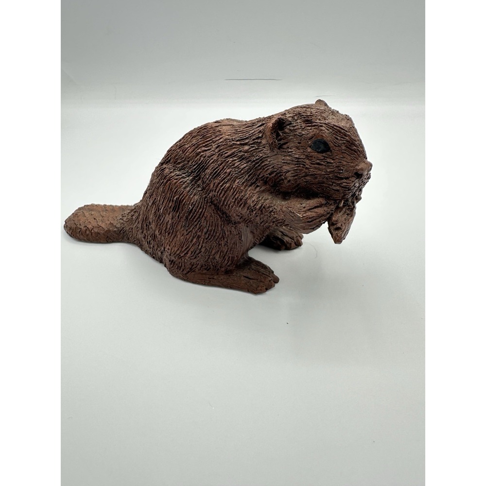 Vintage Red Mill Mfg Beaver Figurine Crushed Pecan Shell Resin Handcrafted USA